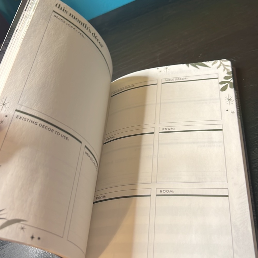 Erin Condren Winter 2021 Exclusive Holiday Petite Planner - Picture 6 of 7